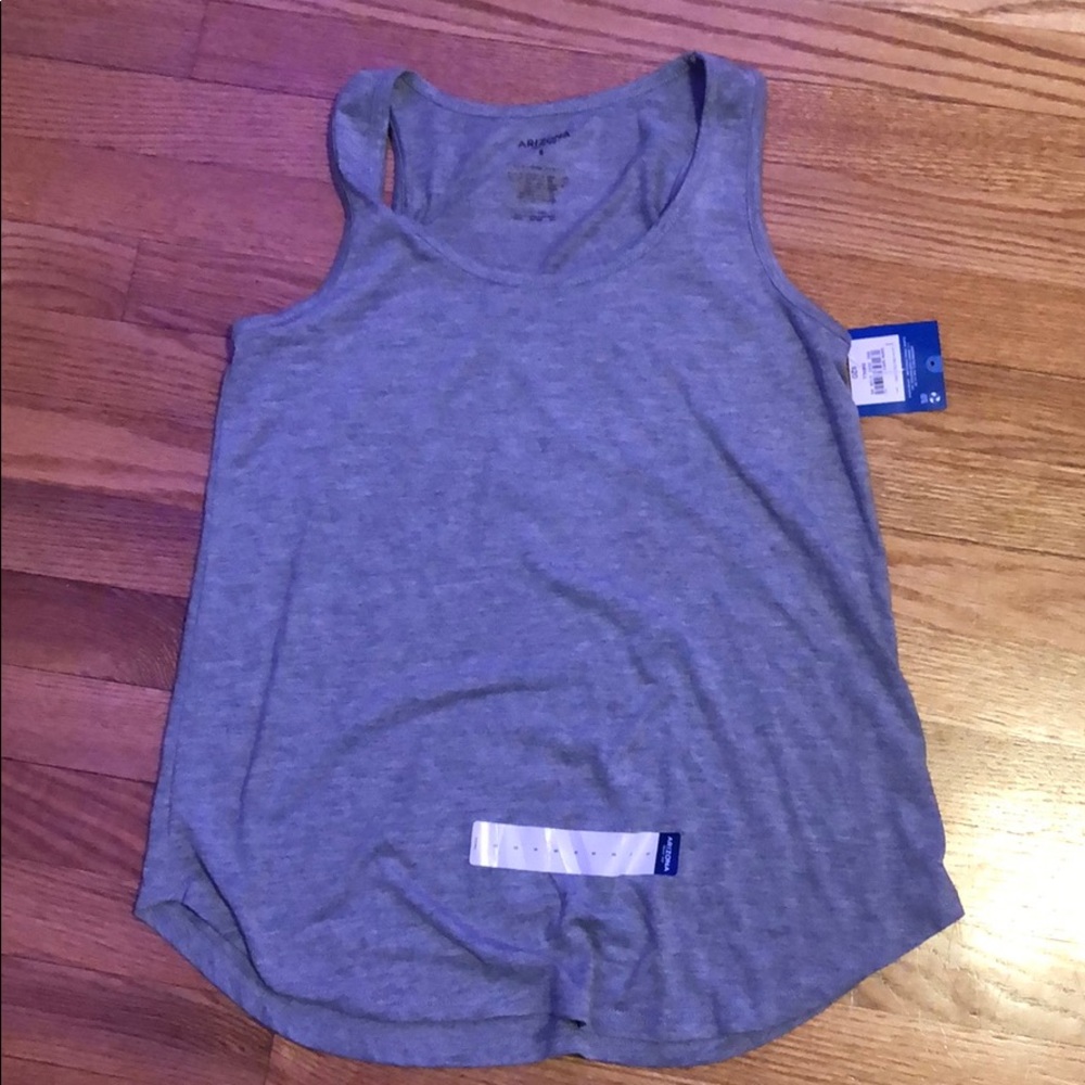 gray tank top